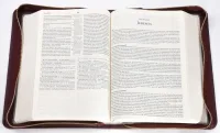 MacArthur Studienbibel mit Echtleder-Bibelhülle - Hülle in leicht genarbten Echtleder mit...