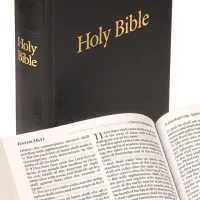 Englisch, Bibel King James Verison, mittelgross, kartonniert, schwarz